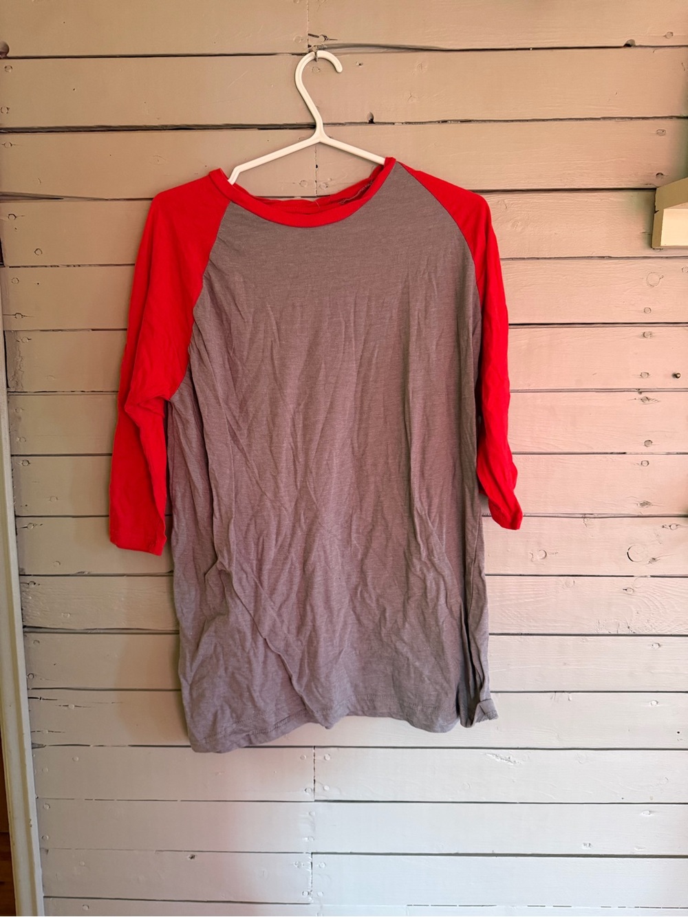 Wright & Ditson Gray Tee with Red Collar